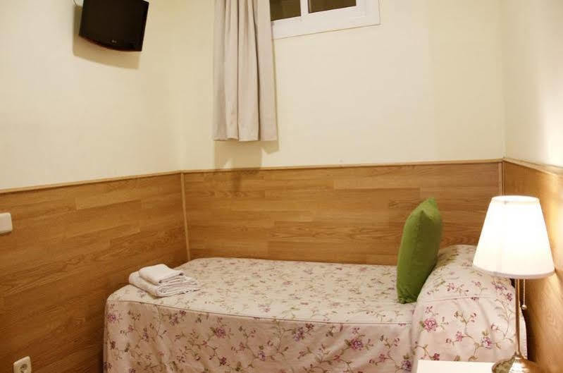 Hostal Nersan2 Madrid Exterior photo